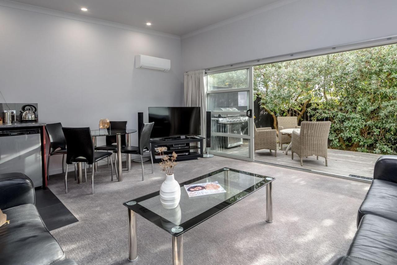 Two Four Cologne Villa Martinborough Ngoại thất bức ảnh
