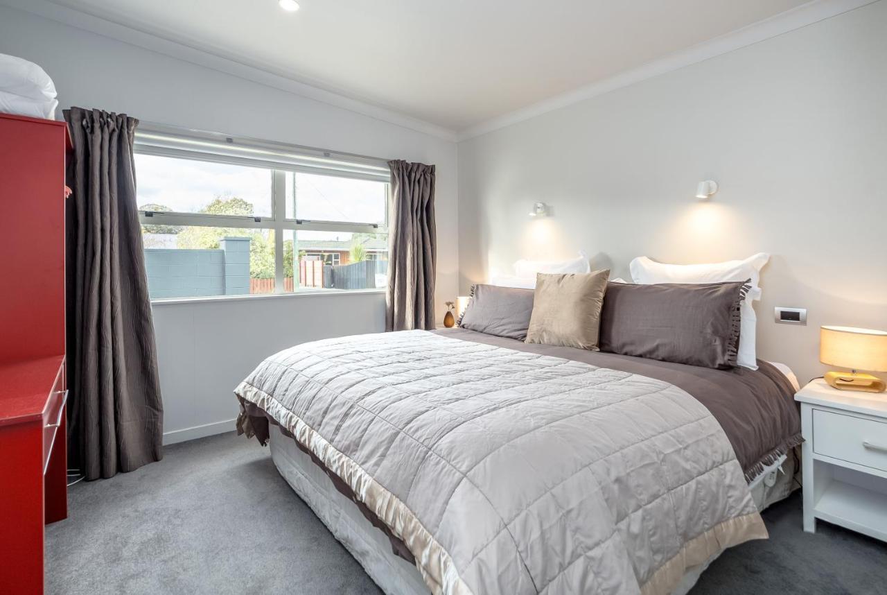 Two Four Cologne Villa Martinborough Ngoại thất bức ảnh