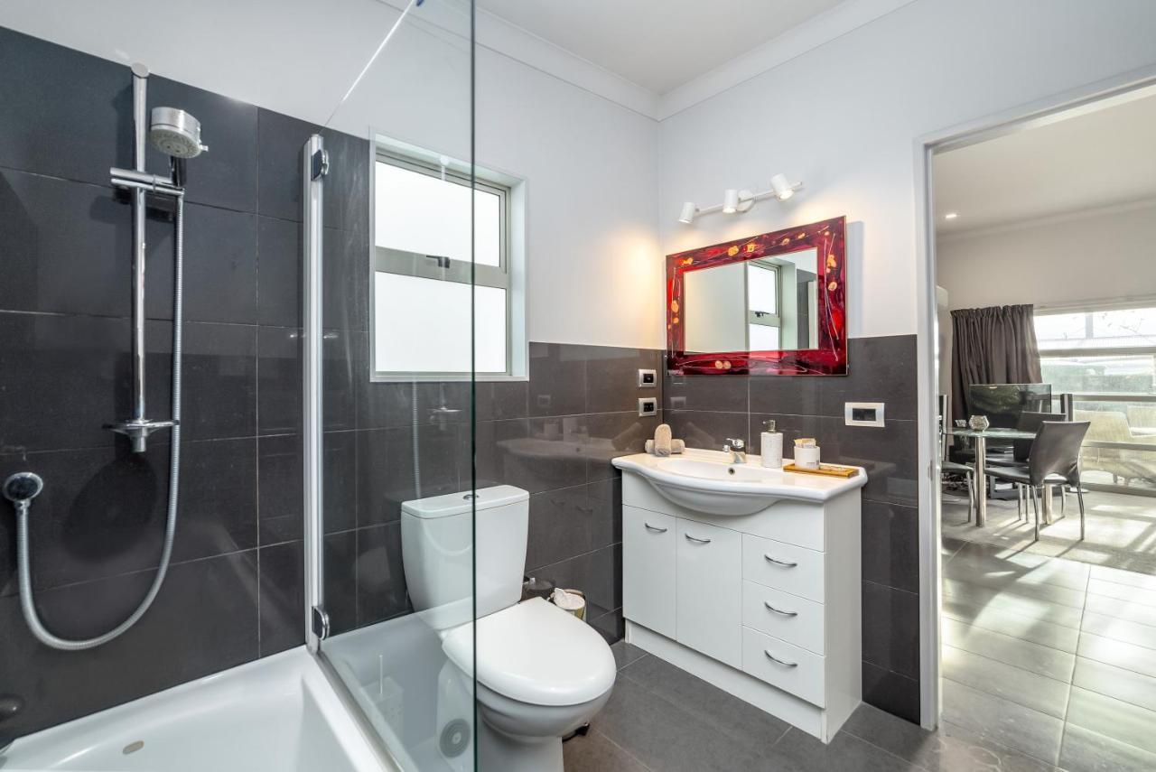 Two Four Cologne Villa Martinborough Ngoại thất bức ảnh