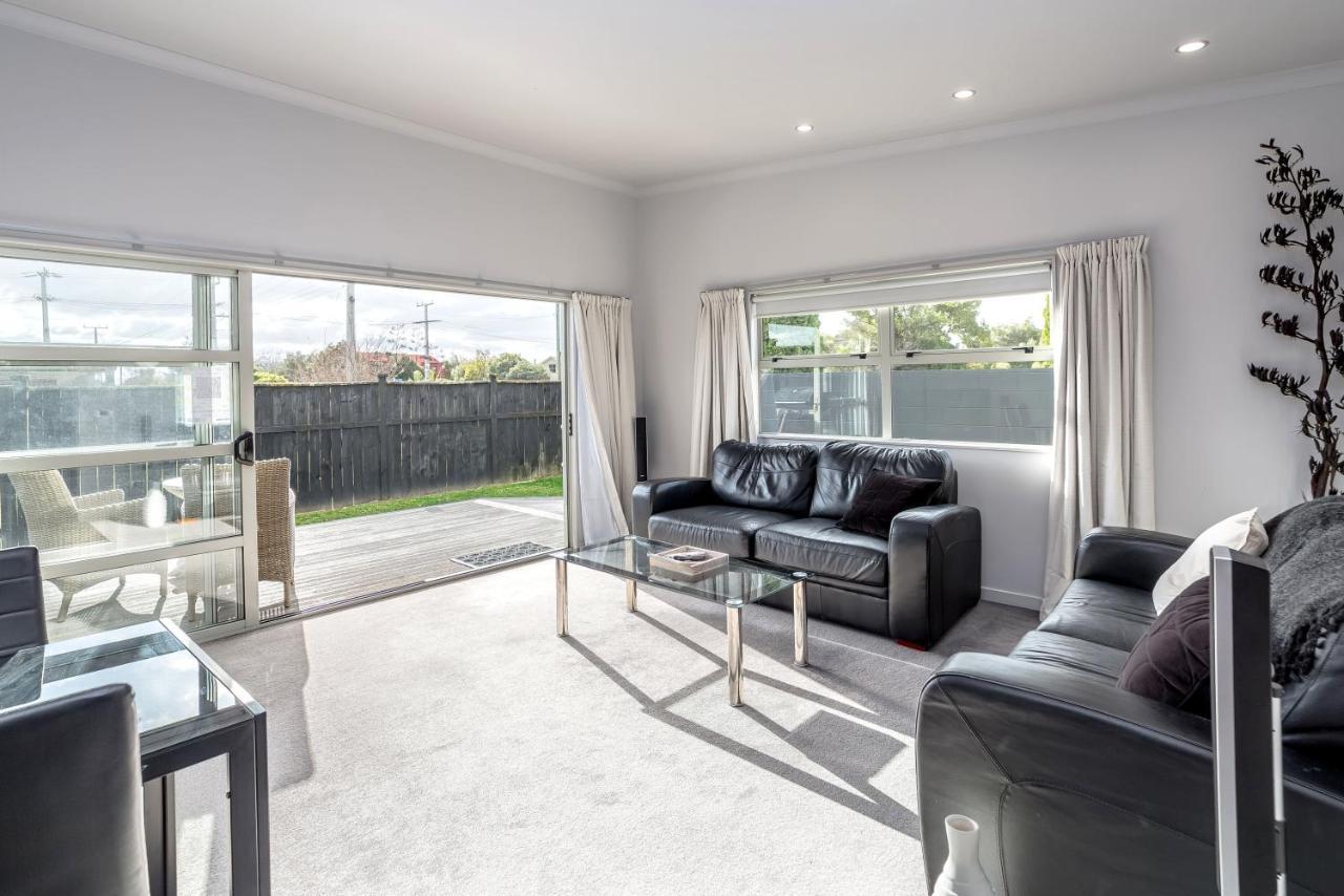 Two Four Cologne Villa Martinborough Ngoại thất bức ảnh
