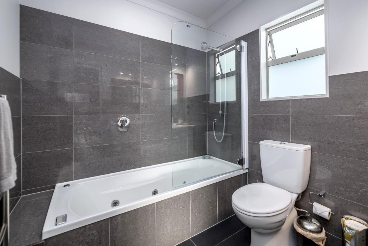 Two Four Cologne Villa Martinborough Ngoại thất bức ảnh