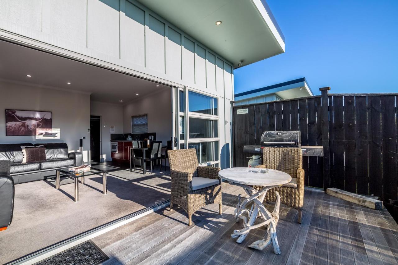 Two Four Cologne Villa Martinborough Ngoại thất bức ảnh