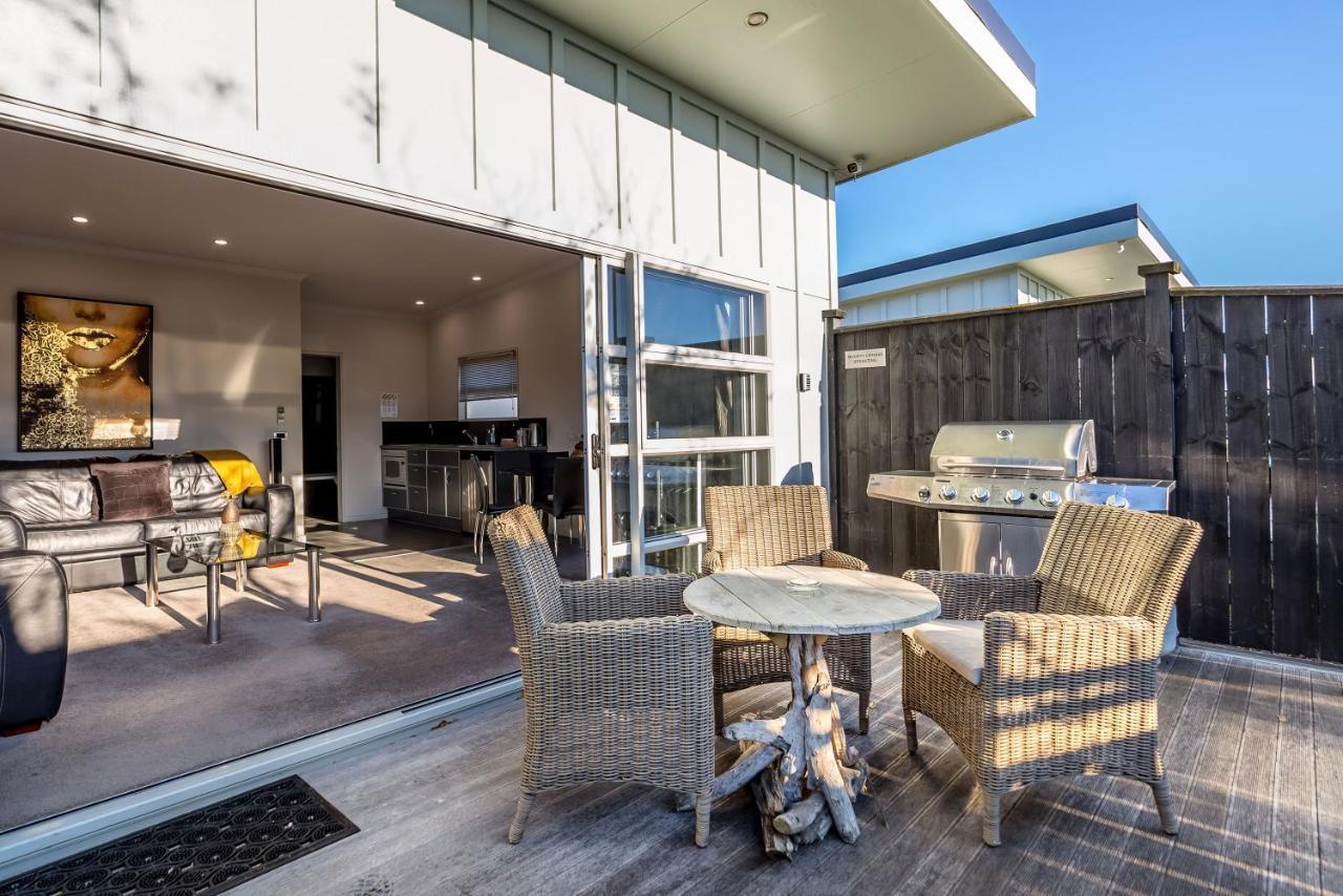Two Four Cologne Villa Martinborough Ngoại thất bức ảnh