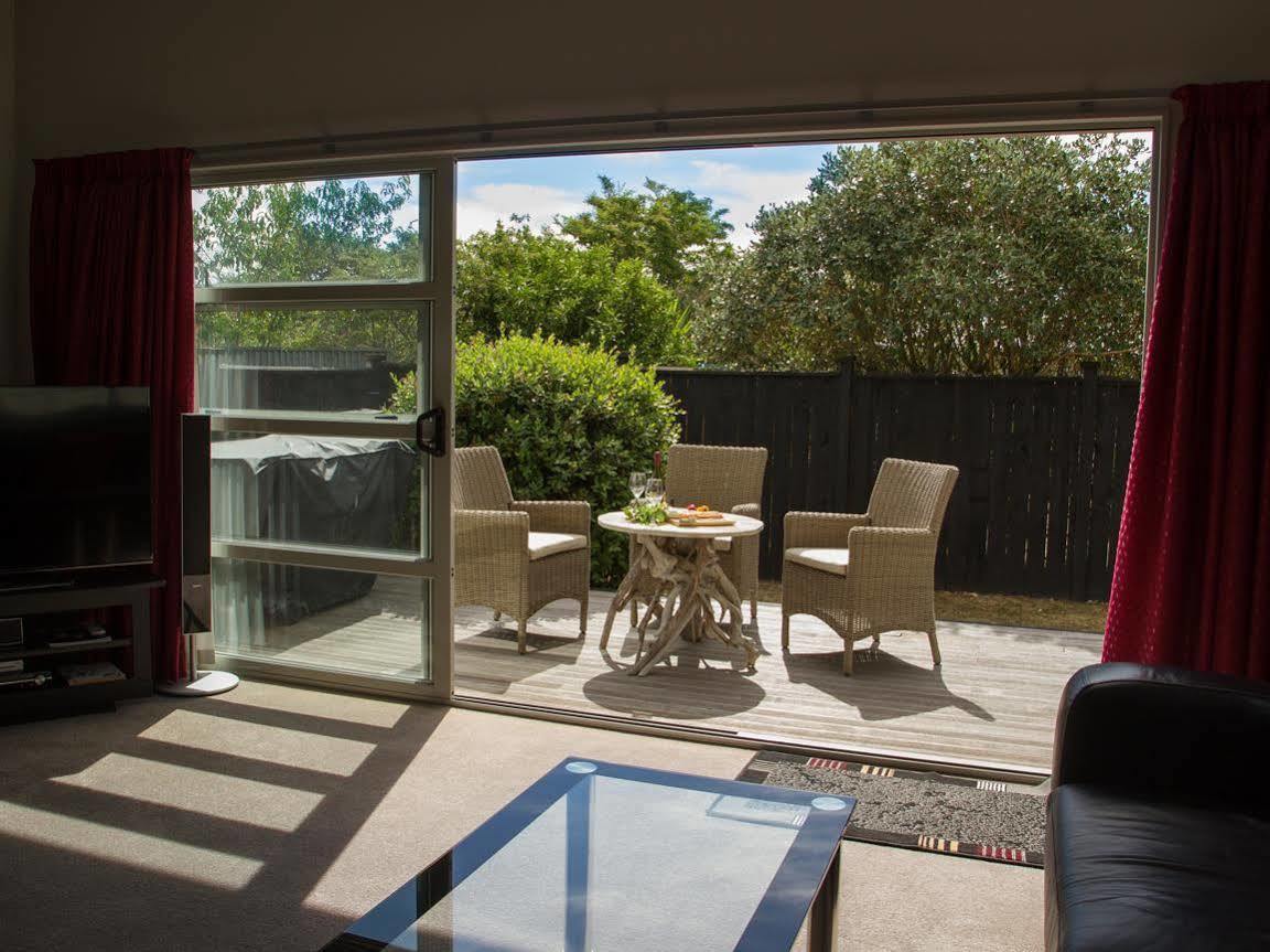 Two Four Cologne Villa Martinborough Ngoại thất bức ảnh