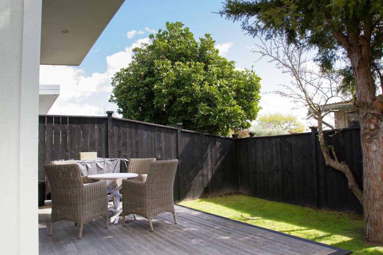 Two Four Cologne Villa Martinborough Ngoại thất bức ảnh